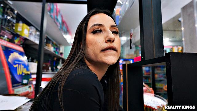 ночная жажда анала прямо в магазине