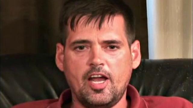 джеймс дрочит и кончает на камеру