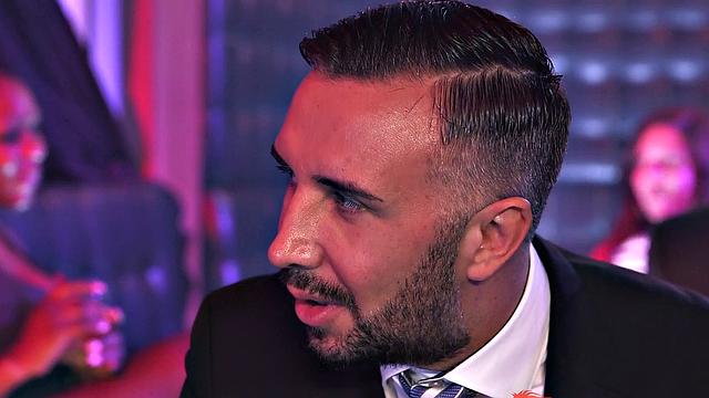 Stanley's steamy bathtub fuck with a shaved pussy and a kinky twist