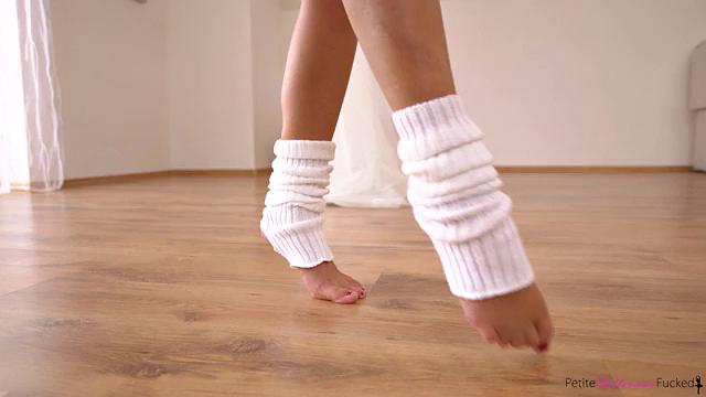 Dance Lovers - S3:E9