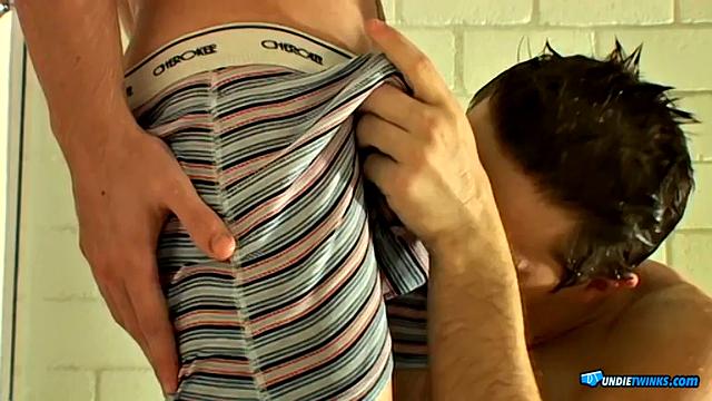 Zack & Ethan - Shower in Undies! - Zack Randall & Ethan O-Reilly