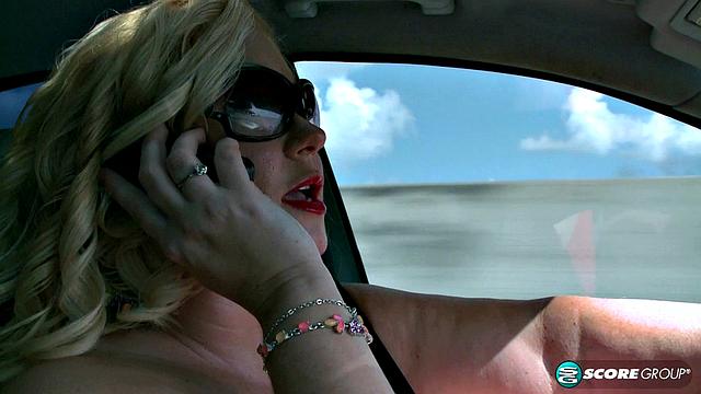 ренее и саманта трахаются втроём с мужиком