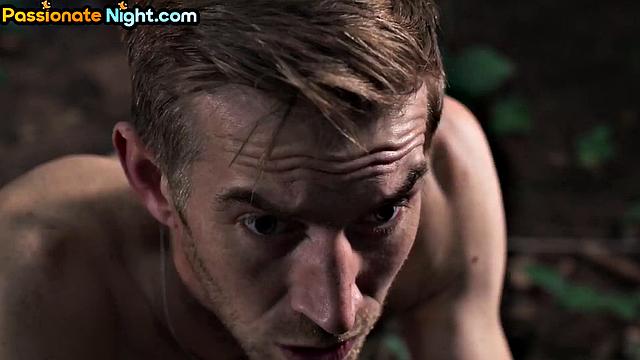 худая блондиночка ловит сперму на лицо-шутит и облизывает всё