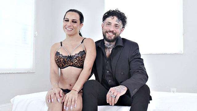 милфа и татуированный доминиканец разрывают в дебютном хардкоре