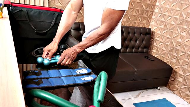 Tgirl Sophia Montesino Seduces Hung Trainer