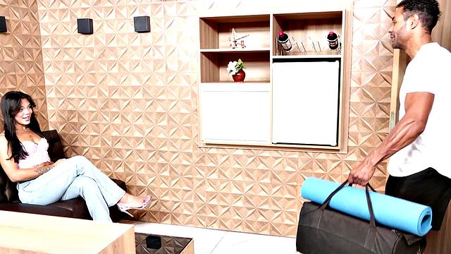 Tgirl Sophia Montesino Seduces Hung Trainer