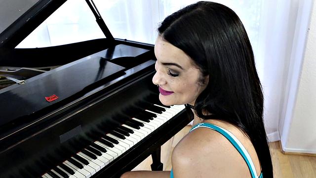 Tune My Pussy Like A Piano