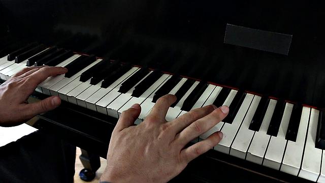 Tune My Pussy Like A Piano