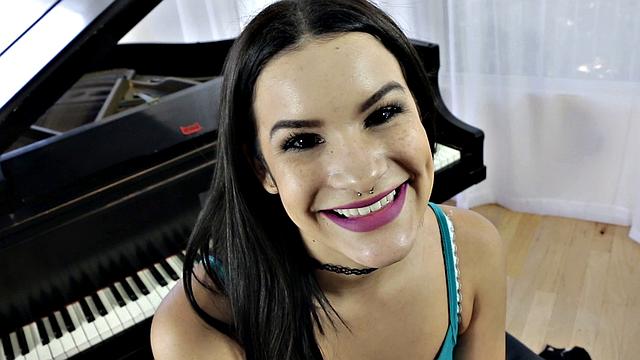 Tune My Pussy Like A Piano