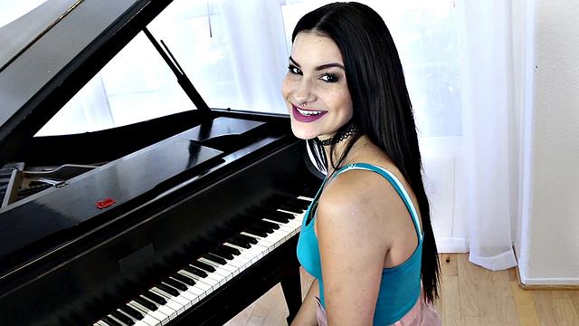 Tune My Pussy Like A Piano