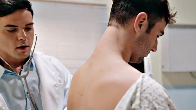 Muscled doctor barebacks bulky bottom in missionary