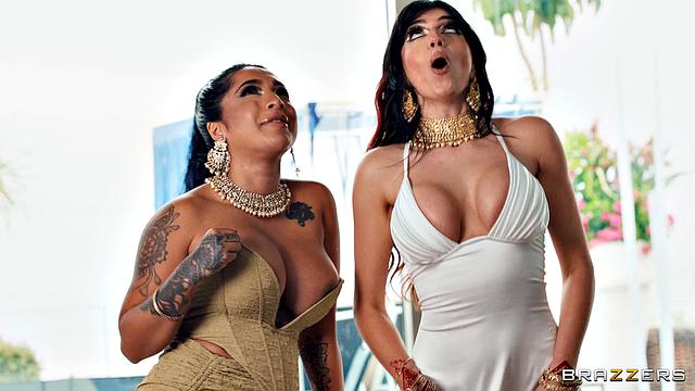 жена ловит мужа на дрочке из-за её подруги с огромными сиськами