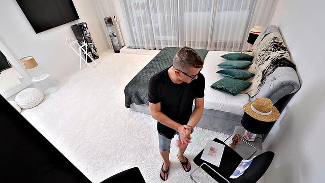 DEBT4k. Hung Like Horse