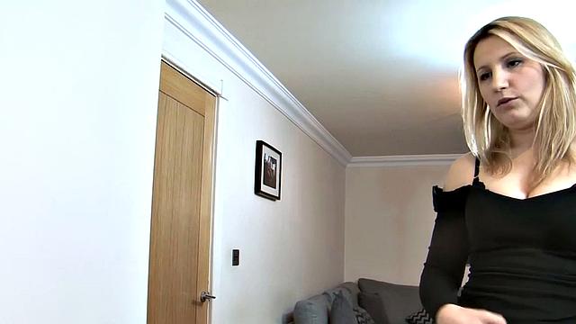 блондинка ольга трахается с англичанином в догги