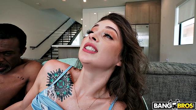 Давай, трахни Мэдди Мэй по полной, пока мамы нет дома, она вся твоя сейчас!