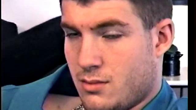 CJ прикидывается натуралом, но минет выдает его