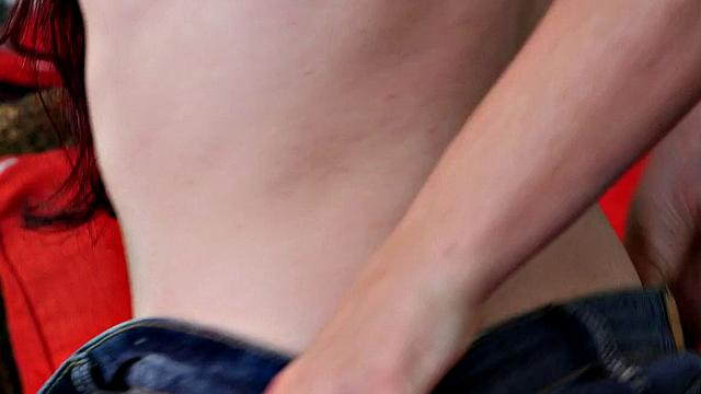 религиозная брюнетка не сдерживает страсть и дрочит сама