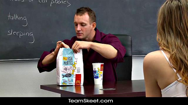 Моника Райз получает незабываемый урок от похотливого учителя