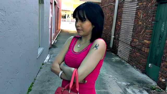 Tattooed brunette Jeny gives a wild outdoor handjob & blowjob