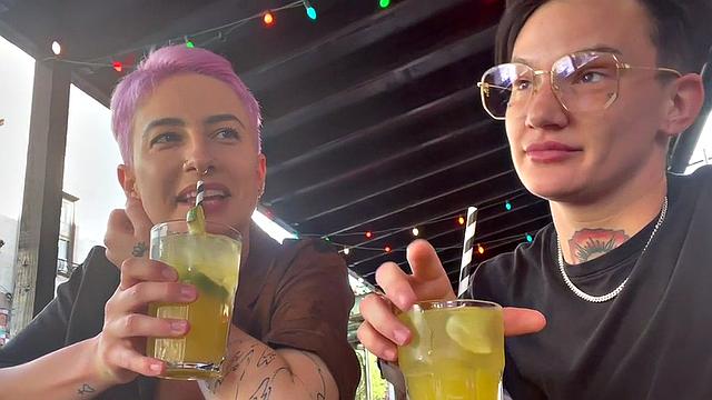 Inked queer licks and fingers GF at home in video