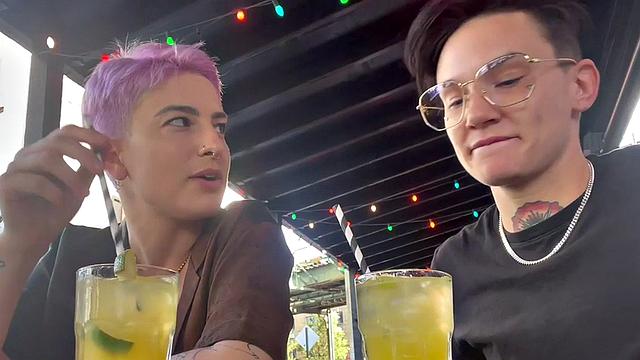 Inked queer licks and fingers GF at home in video