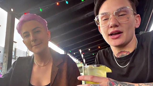 Inked queer licks and fingers GF at home in video