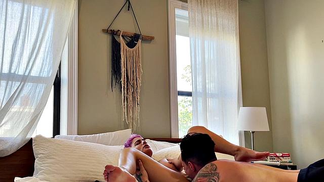 Inked queer licks and fingers GF at home in video