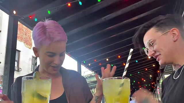 Inked queer licks and fingers GF at home in video