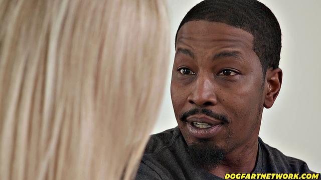 пышногрудая блондинка обожает глубокий анальный с огромным черным членом