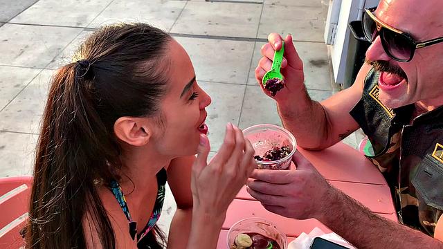 Andreina De Luxe - Third Wheel