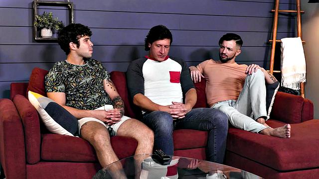 Tattooed studs enjoy bareback action till load