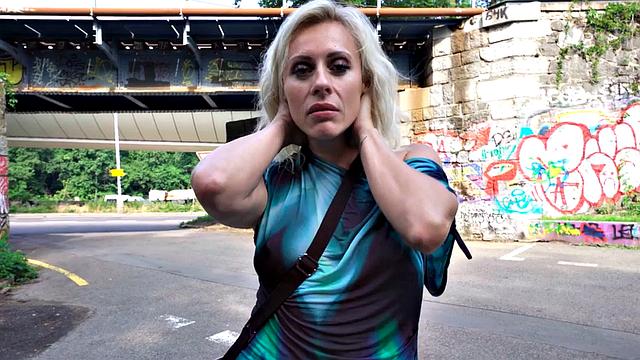 Picked up MILF gets pussyrammed after outdoor deepthroat