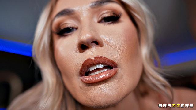 Софи Рид даёт Кейрану Ли жару - трах в стиле all inclusive в номере "Мираж" с финишем на лице, не обошлось без юмора и сарказма, ведь блондинка знает, как удивить взрослого мужика!