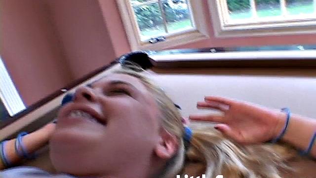 Girl on girl lesbian fingering and pussy eating