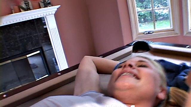 Girl on girl lesbian fingering and pussy eating