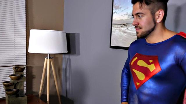 офисный косплеер с татуировками сдается страстному коллеге