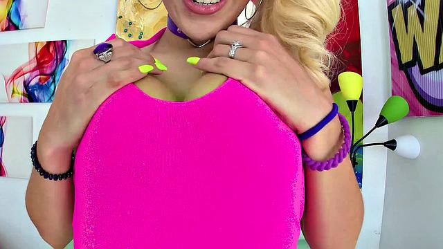 Booty Bouncing with Valentina