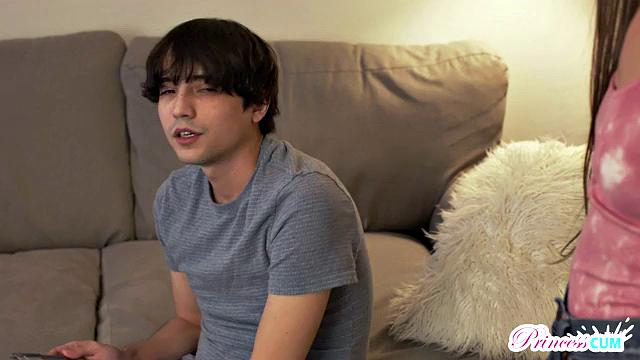 возбудила отчима до оргазма - не удержался и кончил внутрь