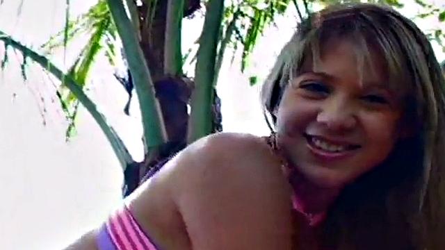 Stripteasing solo teen babe masturbates