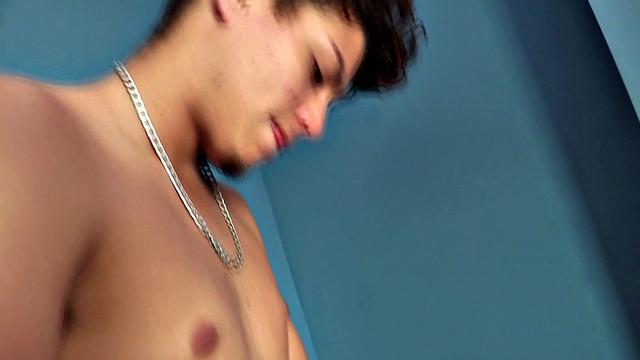 урбано вылизывает жопу эйнджелу и жёстко его трахает