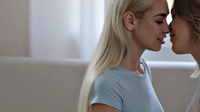 Hairy lesbian GF gets pussylicked by small dyke