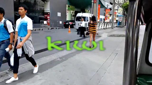 Тайская малышка в туфлях на каблуках принимает по полной от белого ловеласа