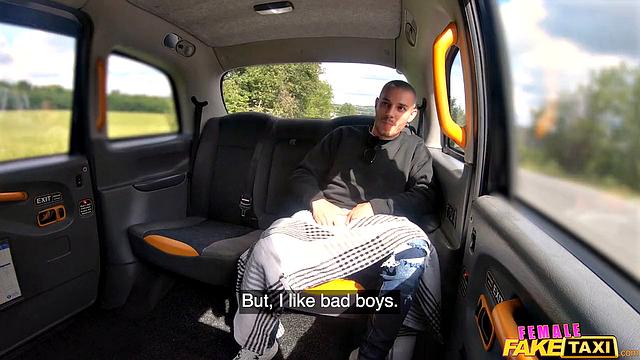 Соблазнила красавца пассажира и устроила жаркий секс прямо в такси с Lady Gang и Goran Abramovic.