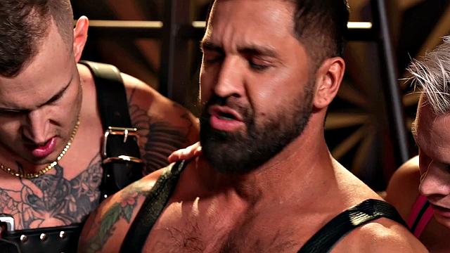 Hungry Studs Ravish Beefy Hunk - FistingInferno