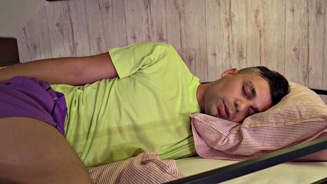 Hostel ebony babe shares in threeway in wet pussy hole