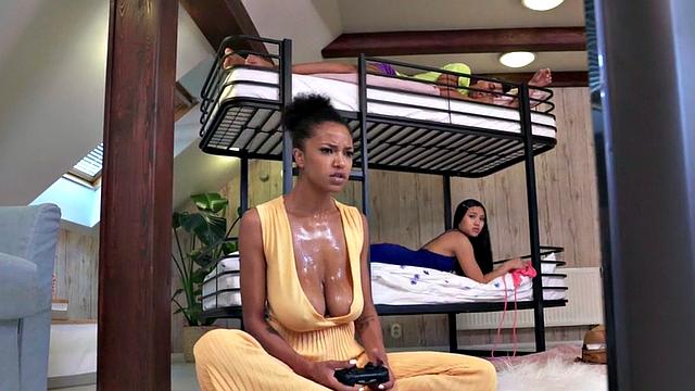 Hostel ebony babe shares in threeway in wet pussy hole