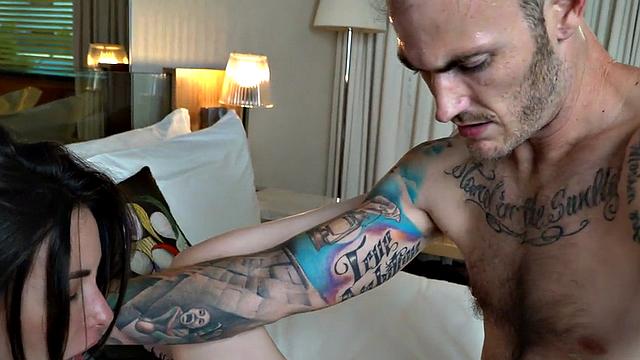 Amateur babe gets passionately fucked in bed