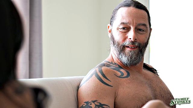 Щедро отдал сперму после минета - всё останется на память на лице!