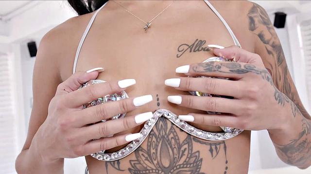 татуированная camila cortez шутя берет глубокий bbc