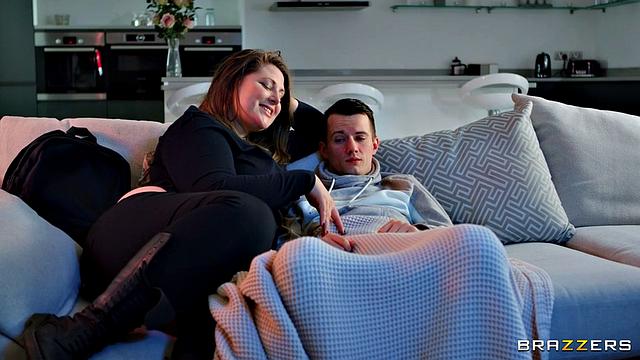 Мишель Торн ловко заменяет дочку и трахает бойфренда, чтобы у парня не было отмазок в постели с младшей